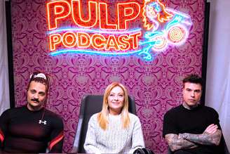 Meloni entre o streamer Mr. Marra e o rapper Fedez