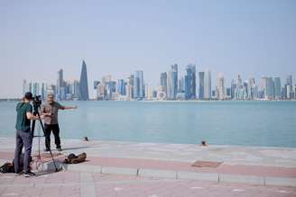 Jornalistas em trabalho na costa do Estreito de Ormuz