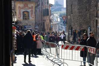 Centenas de milhares de fiéis foram a Assis contemplar relíquias de São Francisco