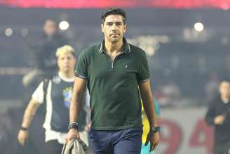 Técnico Abel Ferreira, do Palmeiras, durante partida com o São Paulo válida pela 8ª rodada do Campeonato Brasileiro 