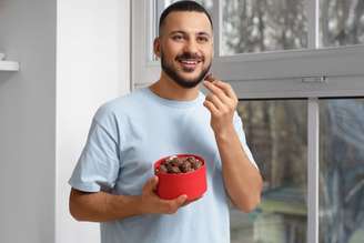 Consumo moderado e escolhas com maior concentração de cacau tornam o doce um aliado da saúde