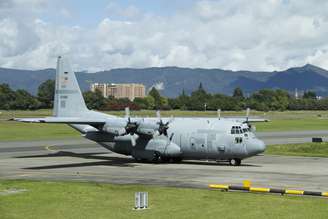 C-130 Hercules: Modelo de avião que caiu na Colômbia é usado em todo o mundo