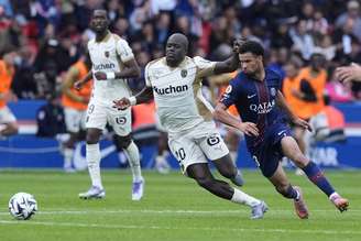 Primeira partida entre PSG e Lens 