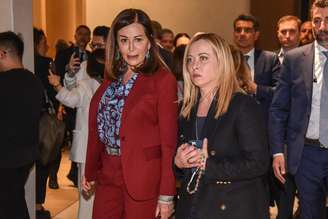 Daniela Santanchè em evento com Giorgia Meloni em abril de 2023