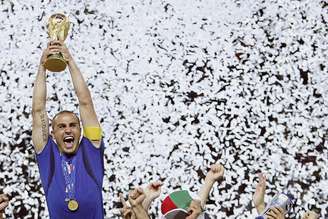 Ex-zagueiro afirmou que Azzurra está passando por uma 'crise significativa'