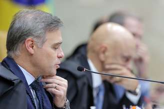 Ministro André Mendonça durante a sessão plenária do STF nesta quinta-feira, 26