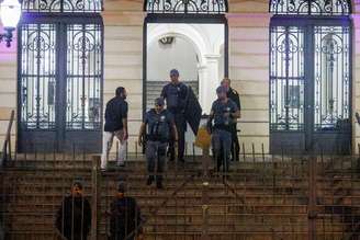 Cerca de 20 estudantes participam da invasão ao prédio da Secretária de Educação; PM foi acionada.