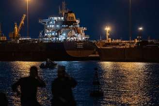 A simples ameaça de instalação de minas marítimas ou de ataques com mísseis ou drones foi suficiente para desencorajar companhias de navegação e seguradoras