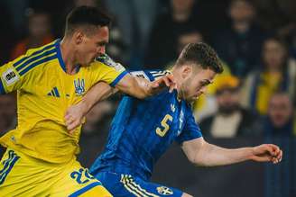 A Suécia derrotou a Ucrânia (de amarelo) na repescagem europeia da Copa do Mundo –