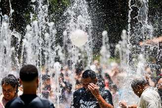 Registro de dia quente na cidade de São Paulo.