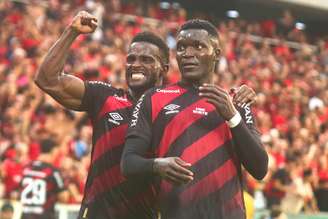 O Athletico-PR confia no mando de campo para vencer o Botafogo e chegar ao G-4