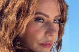 Paolla Oliveira compartilha detalhes de dia de praia