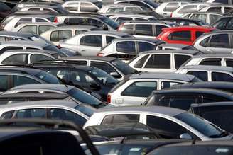 Comprador não deve fechar negócio sem antes ver pessoalmente o veículo. Modelos muito baratos às vezes são desvalorizados por causa de alguma falha grave.