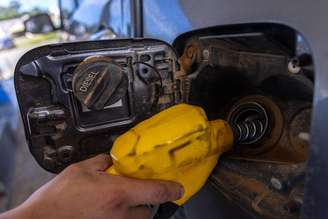 Defasagem nos preços do diesel e da gasolina nas refinarias da Petrobras acende alerta de desabastecimento, segundo a Abicom.