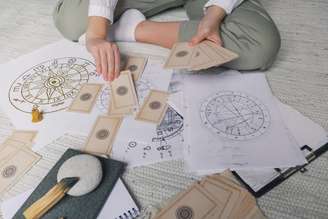 Tarô volta a ganhar popularidade entre jovens nas redes sociais