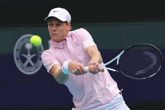 Jannik Sinner em ação na final do Masters 1000 de Miami