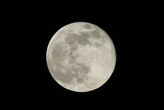 Nasa quer realizar pouso tripulado na Lua ainda nesta década