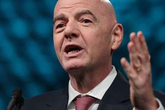 Gianni Infantino, presidente da Fifa, em conferência com prefeitos nos Estados Unidos 