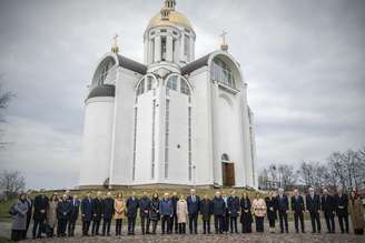 Diplomatas da UE prestaram homenagem, em Kiev, às vítimas do massacre de Bucha