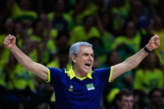 O treinador José Roberto Guimarães recebeu o Terra em seu CT em Barueri, na Grande SP, e falou sobre carreira, investimentos no vôlei e 'aposentadoria ideal'