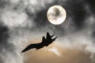 Caça russo sobrevoa céu da Crimeia em 2019