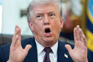 Trump disse que ataques continuarão no Irã até que Ormuz seja desbloqueado