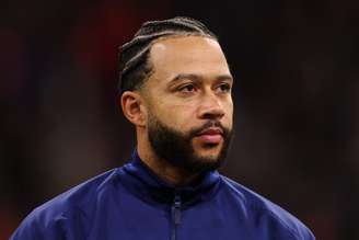 Memphis Depay antes da partida entre Holanda e Lituânica, nas Eliminatórias da Copa do Mundo 