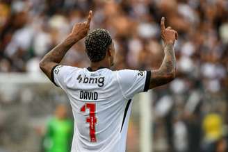 Confronto direto no Brasileirão promete movimentação no ataque de Coritiba e Vasco