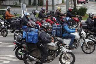 Movimentação de motos na Avenida dos Bandeirantes, na zona sul da capital.
