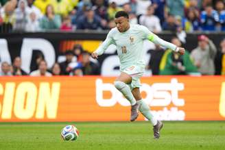 Kylian Mbappé em amistoso contra o Brasil (Michael Owens/Getty Images)
