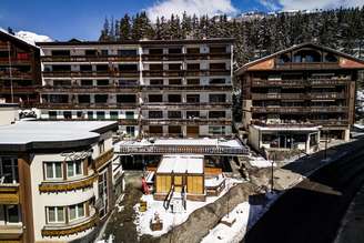 Governo do país se reuniu com familiares das vítimas da tragédia em Crans-Montana