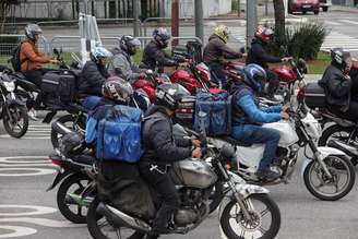 Movimentação de motos na Avenida dos Bandeirantes, na zona sul da capital.