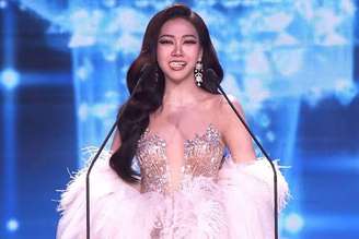 O item que caiu é conhecido como “flipper”, uma prótese estética removível bastante utilizada em concursos de beleza 