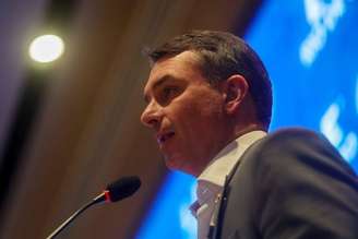 O senador Flávio Bolsonaro, pré-candidato à Presidência da República, num evento do Lide