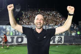 Rodrigo Bellão comemorando a vitória do Botafogo sobre o Vasco 