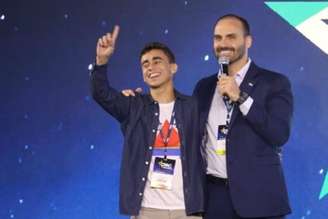 Para Eduardo, Nikolas trabalha "o algoritmo das suas redes" contra os interesses da família Bolsonaro