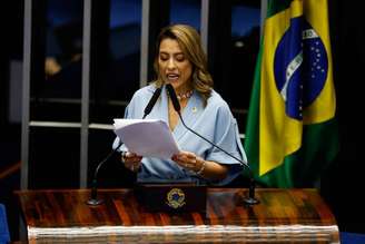 Soraya Thronicke durante fala no Senado.