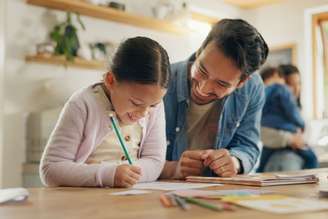 O envolvimento ativo dos responsáveis pode influenciar diretamente o desenvolvimento escolar de crianças e adolescentes