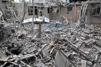 Teerã afirma que ofensiva contra infraestrutura civil violaria o direito internacional e reage a ameaça dos EUA sobre o Estreito de Ormuz