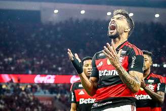 Paquetá vibrou ao fazer o terceiro gol do Flamengo sobre o Santos, neste 3 a 1, no Maracanã.