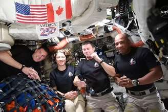 Astronautas da missão Artemis 2 já estão a caminho da Terra