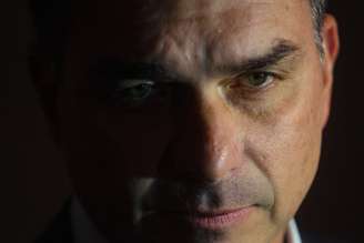 Financial Times avalia pré-candidatura de Flávio Bolsonaro como "altamente competitiva"