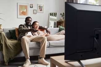 As plataformas de streaming reúnem um catálogo extenso de séries aclamadas pela crítica e pelo público, com opções para todos os gostos e perfis de espectador