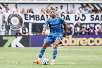 Walace em partida do Cruzeiro contra o Santos