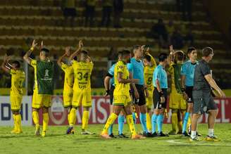 Jogadores do Mirassol comemoram vitória na Libertadores