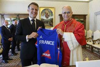 Macron se reúne com papa Leão XIV no Vaticano
