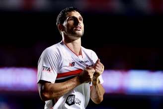 São Paulo encara o Vitória fora de casa em duelo válido pelo Brasileirão