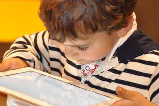 Telas e os efeitos danosos sobre o desenvolvimento intelectual de crianças, adolescentes e jovens