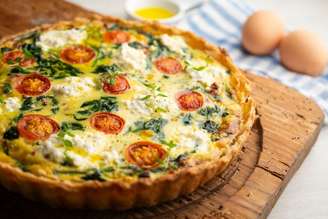 Quiche de espinafre com tomate-cereja e ricota