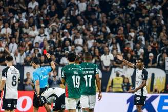 Jogo entre Corinthians e Palmeiras foi marcado por duas expulsões para o lado alvinegro.